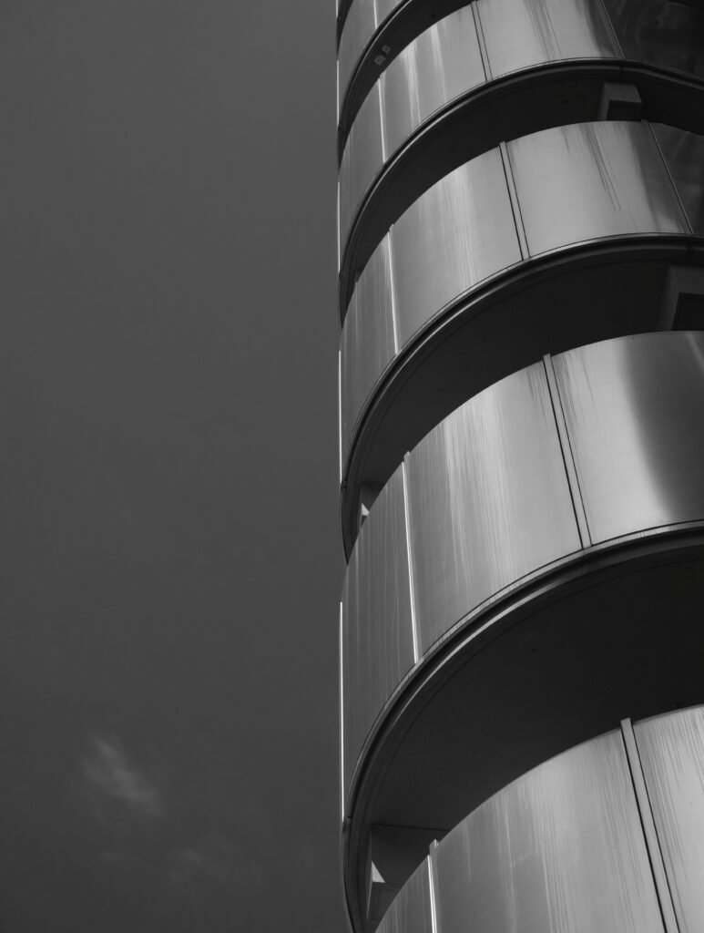 Curves — United Kingdom - London